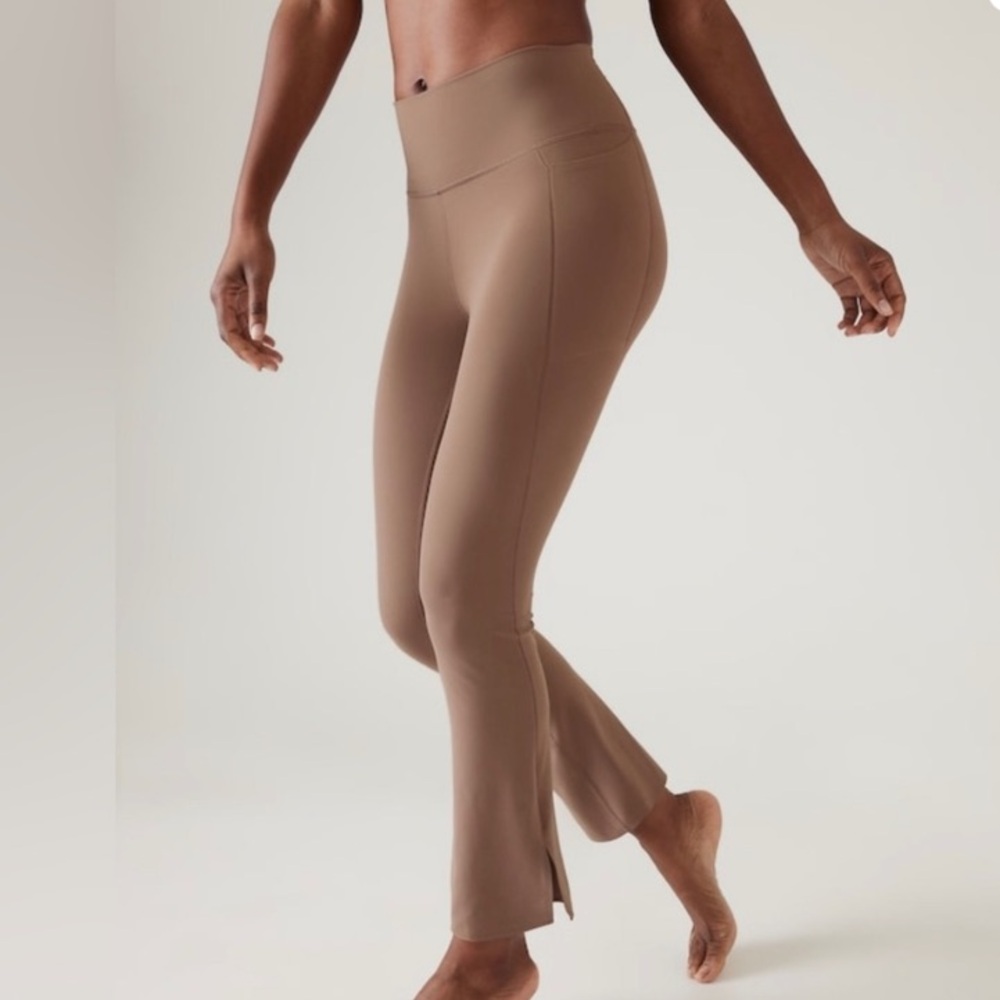 Athleta Transcend Crop Stash Straight Leg Rustic Beige